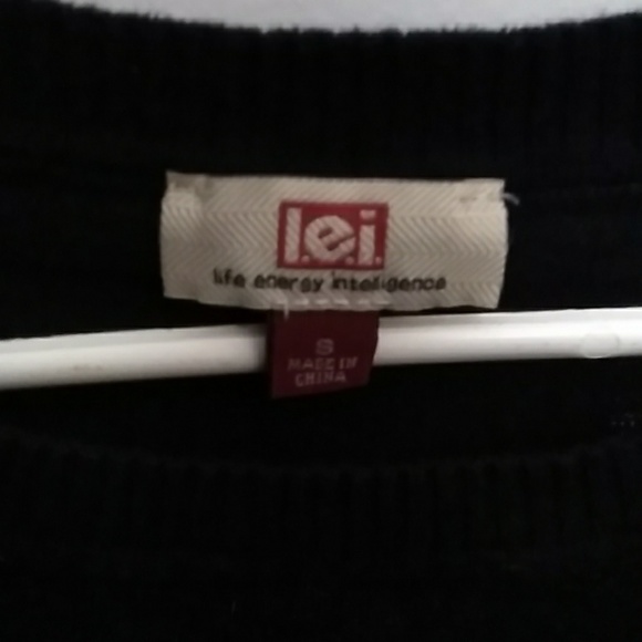 Clothes - Picture 2 of 3